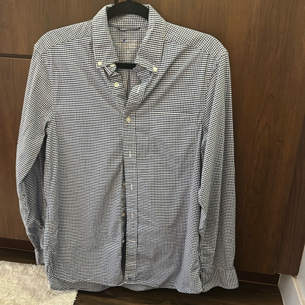 Men’s Vineyard Vines On-The-Go performance button down shirt